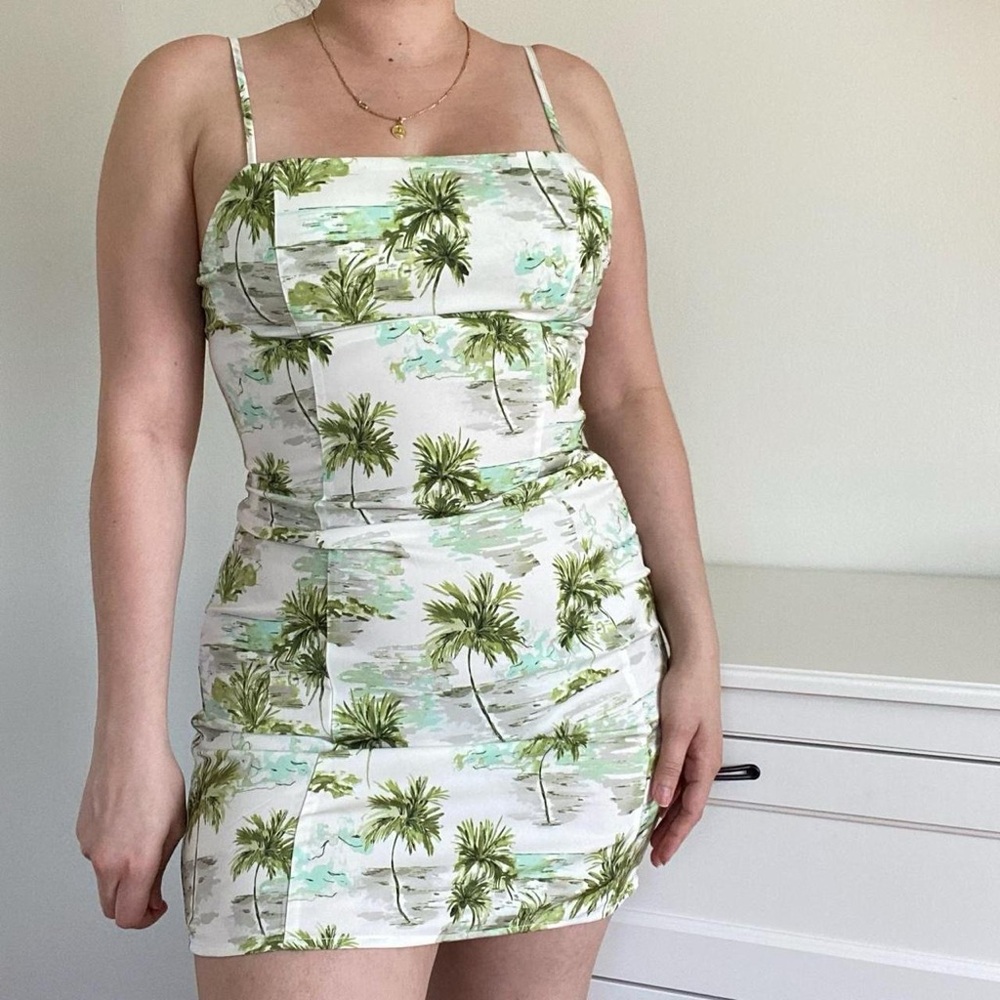 Vacation Hawaiian Print Strappy Mini Dress in White & Green